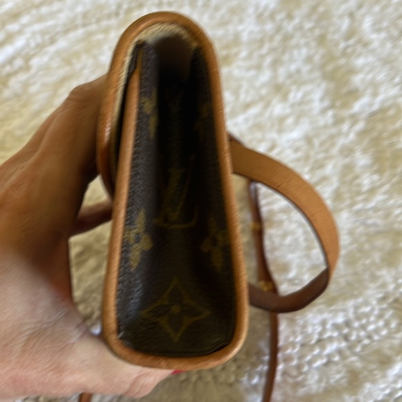 Louis Vuitton petit pouchet Florentine belt bag. Pre loved, authentic, w/COA. - Picture 5 of 15
